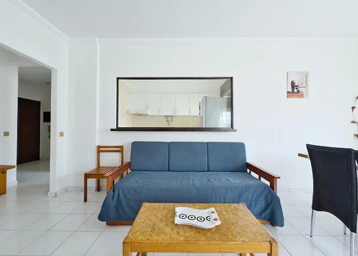 מלון דירות Squash Club