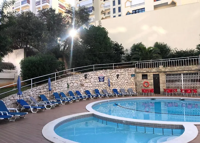 מלון דירות Squash Club